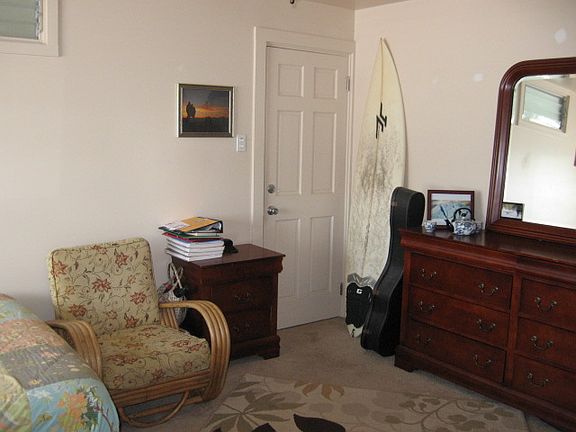 Living/sleeping area