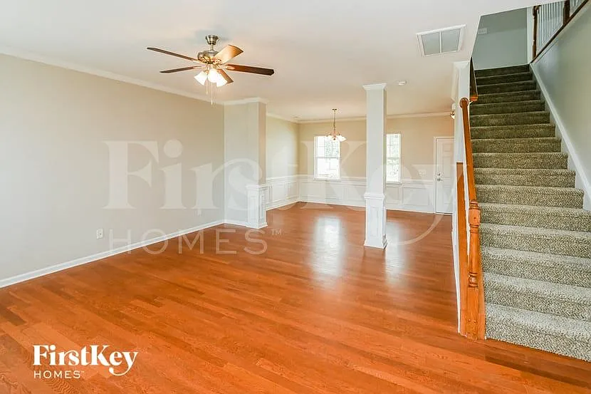 4 bed, 2.5 bath, 2264 sqft, $2,505 — Photo 4
