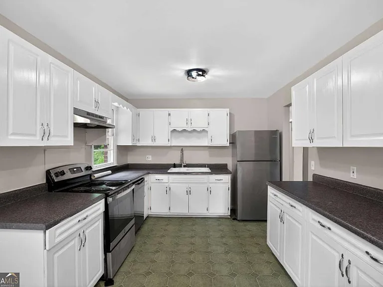 7259 Mayfair Cir — Photo 9