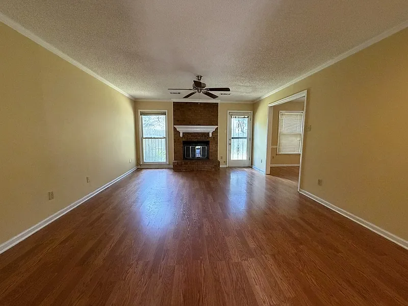3 bed, 2.0 bath, 1728 sqft, $1,575 — Photo 4