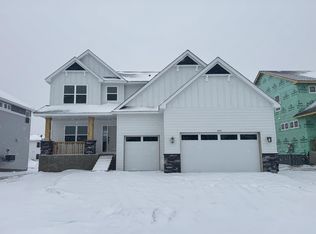 2447 Tyrone Dr, Shakopee, MN 55379