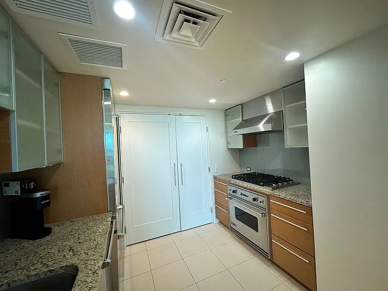 1177 Queen St #1906 — Photo 2