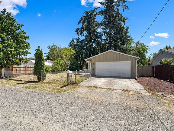 2nd image of 11608 SE Reedway St