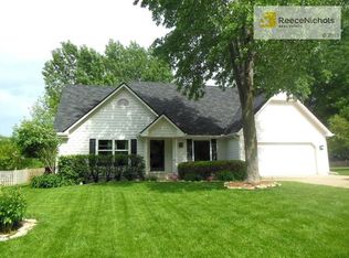 4001 NE Woodridge Dr, Lees Summit, MO 64064