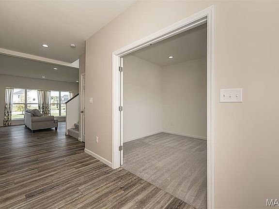 3rd image of 812 Colony Ridge Ct