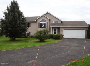 530 Birch Run St, Howard City, MI 49329
