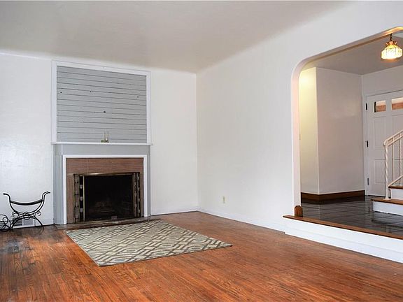 5th image of 901 Colonial Dr