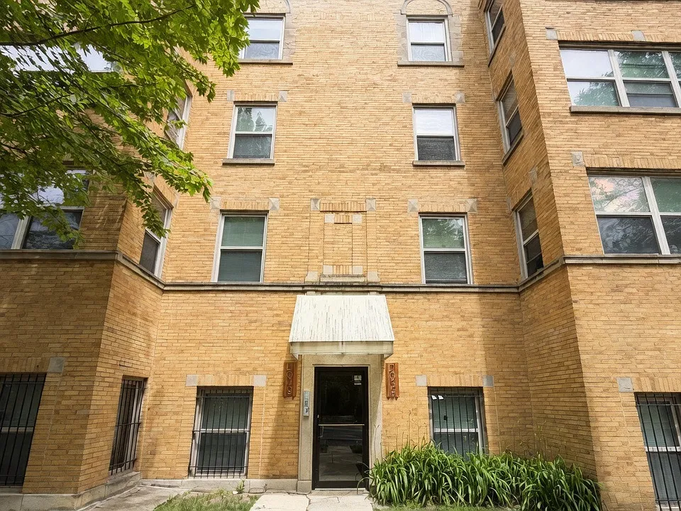 2048 W Touhy Ave #1
