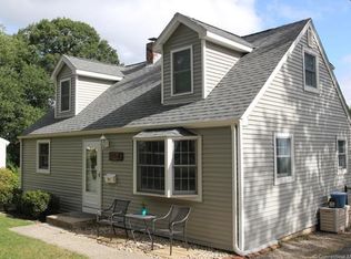 40 McIntosh Ave, Uncasville, CT 06382
