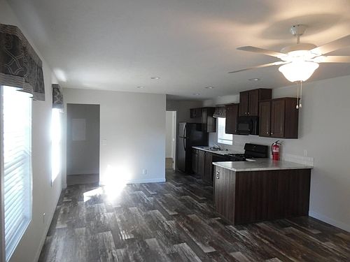 4th image of 5047 Vail Ave