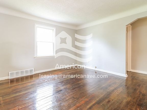 943628_002_living_room_13842363.jpg