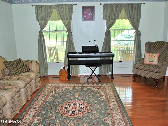 3rd image of 450 Westmoreland Dr