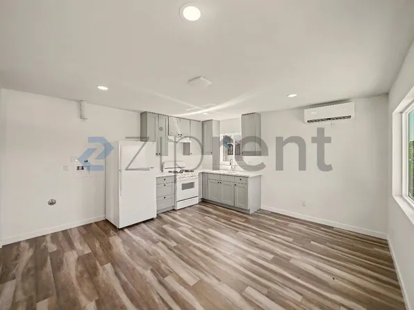 700 E 50th St, Los Angeles, CA 90011
