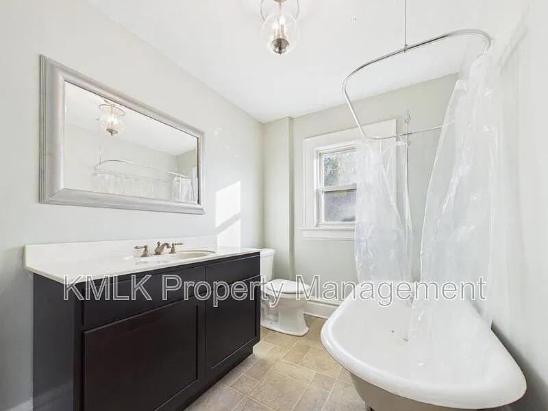 4 bed, 2.0 bath, 1400 sqft, $1,395 — Photo 3
