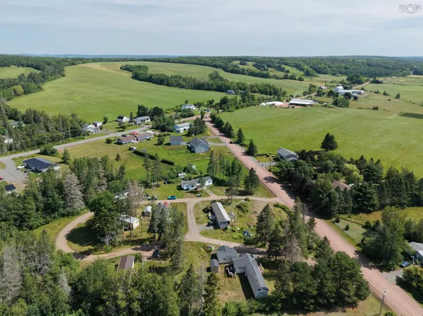 41 Forest Park Dr, Colchester, NS B6L 2H1