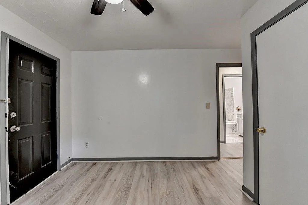 1 bed, 1.0 bath, 1085 sqft, $1,150 — Photo 3