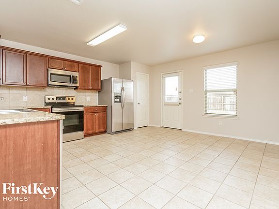4th image of 2429 Hankinson Ln
