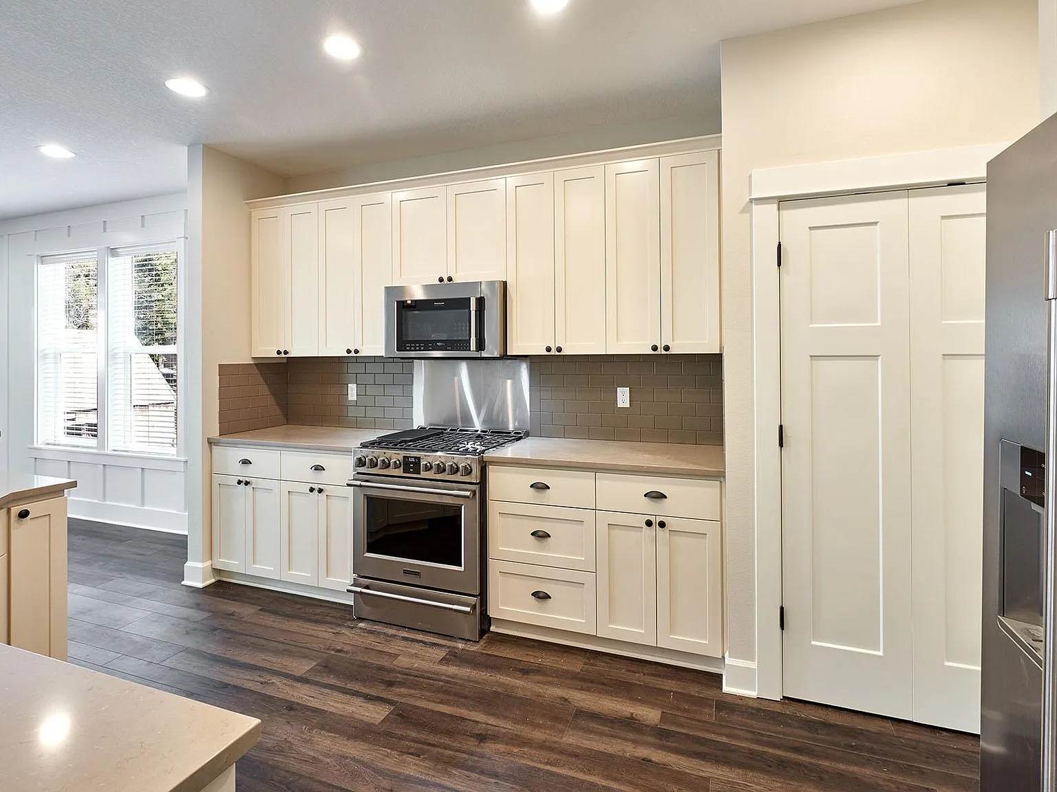 3 bed, 2.5 bath, 2120 sqft, $3,080 — Photo 3