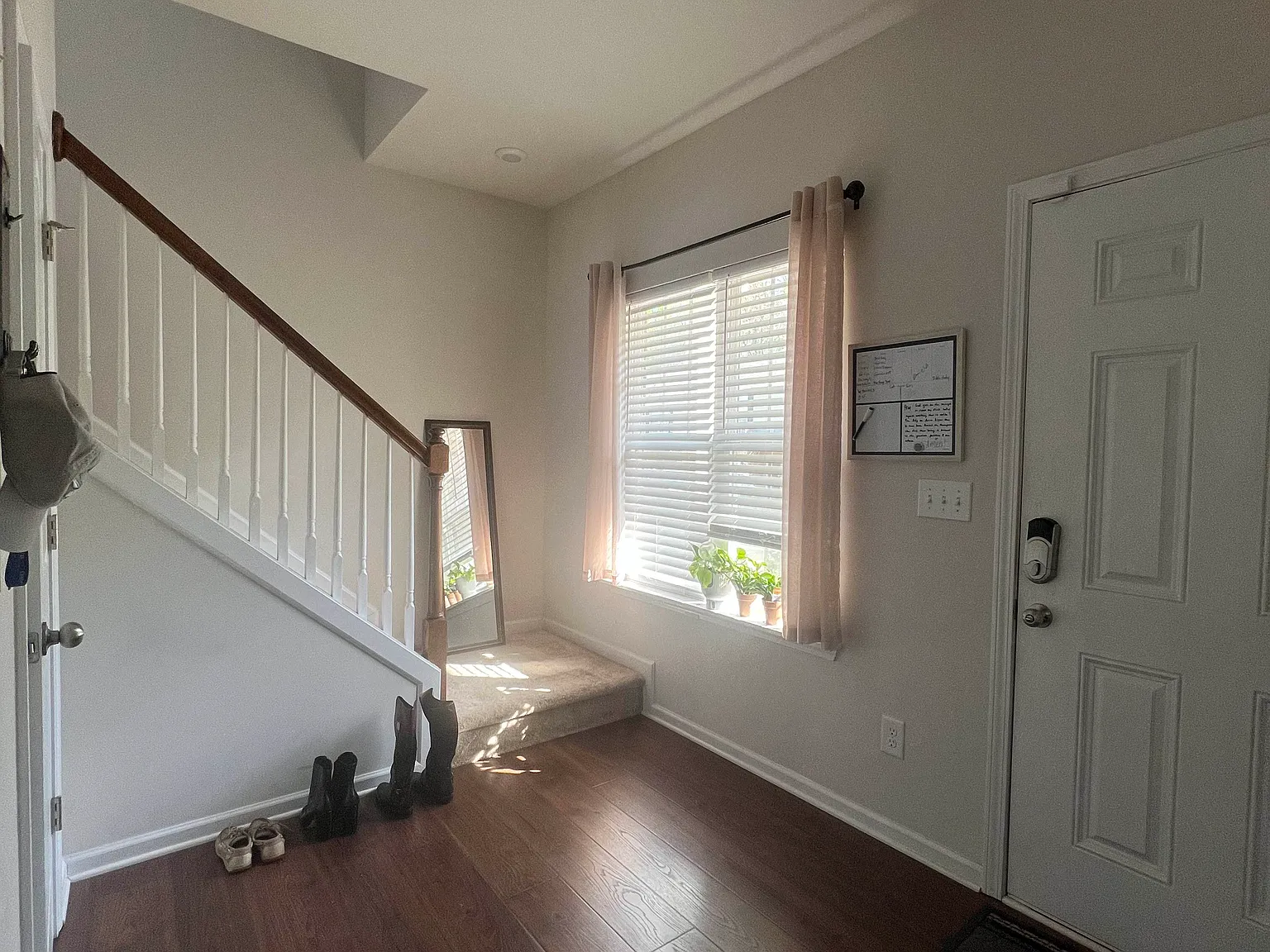 3 bed, 2.5 bath, 1600 sqft, $1,950 — Photo 2