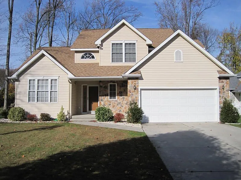 431 Spruce Ct photo 1