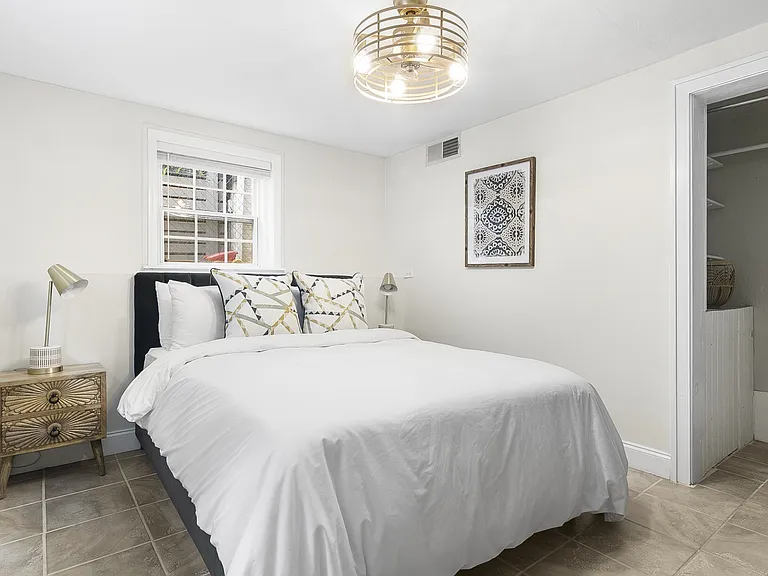 225 Springdale Dr NE — Photo 10