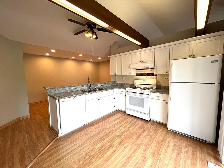 1214 Ballantrae Pl #E — Photo 4