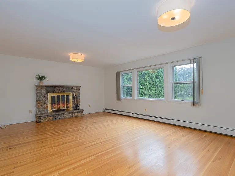 30 Cassilis Ave — Photo 12