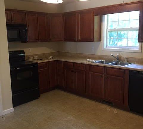 3rd image of 363 Maple Park Dr