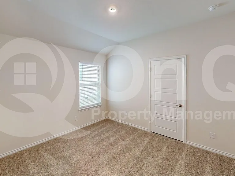 3920 Glastonbury Rd — Photo 13