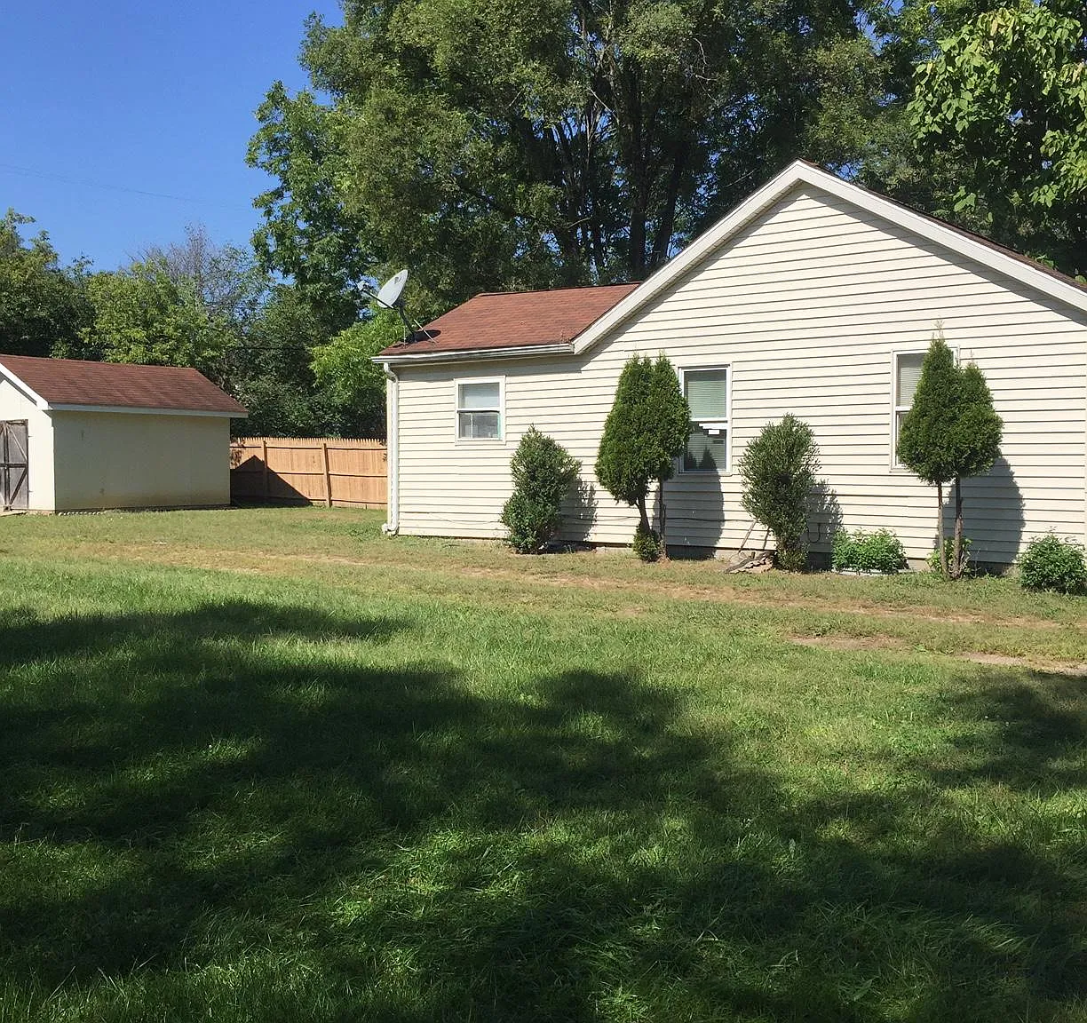 22485 Tulane Ave — Photo 3