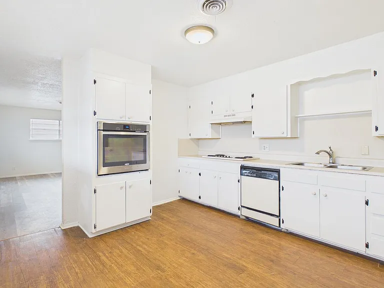 3319 Teckla Blvd — Photo 20
