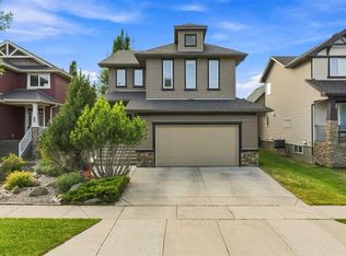 22 E Westfall Dr, Okotoks, AB T1S0K1
