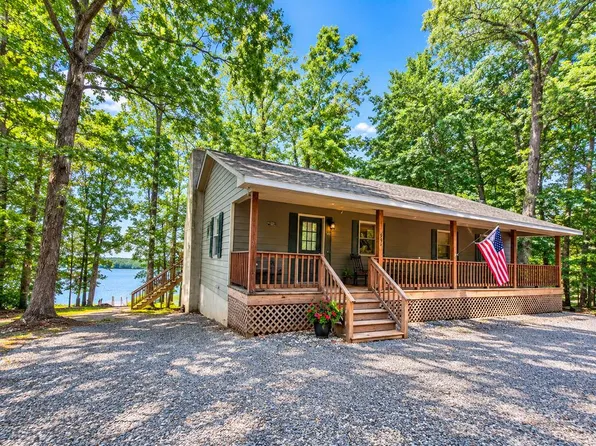 994 Strawberry Ln, Buffalo Junction, VA 24529