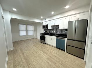 1507 W Nelson St #1, Chicago, IL 60657