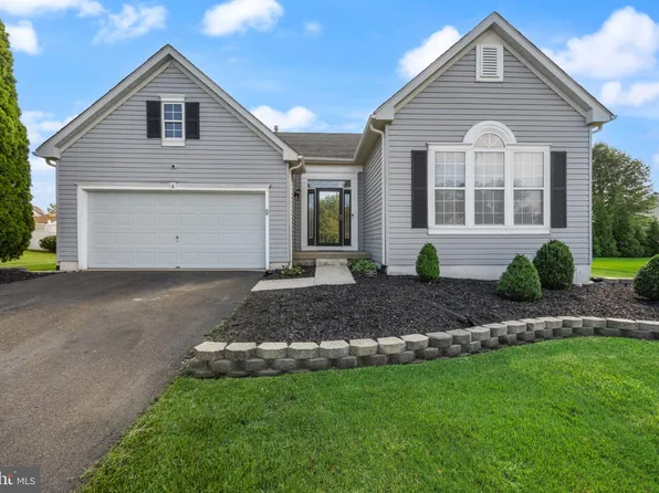 8 Quincy Manor Ln, Burlington, NJ 08016