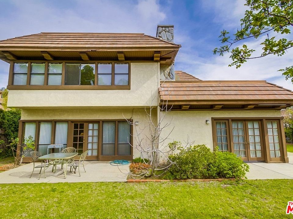 1st image of 2937 N Beverly Glen Cir