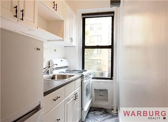 Sold by Warburg | media 9