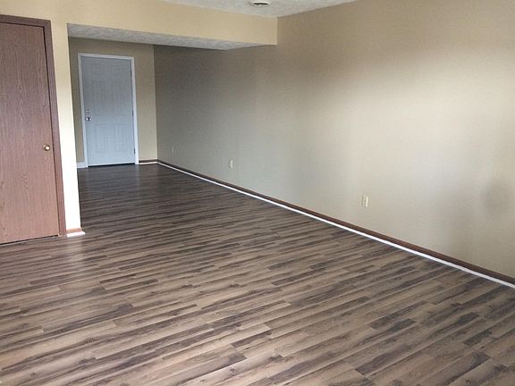 3rd image of 1651 Foxhaven Dr APT 4