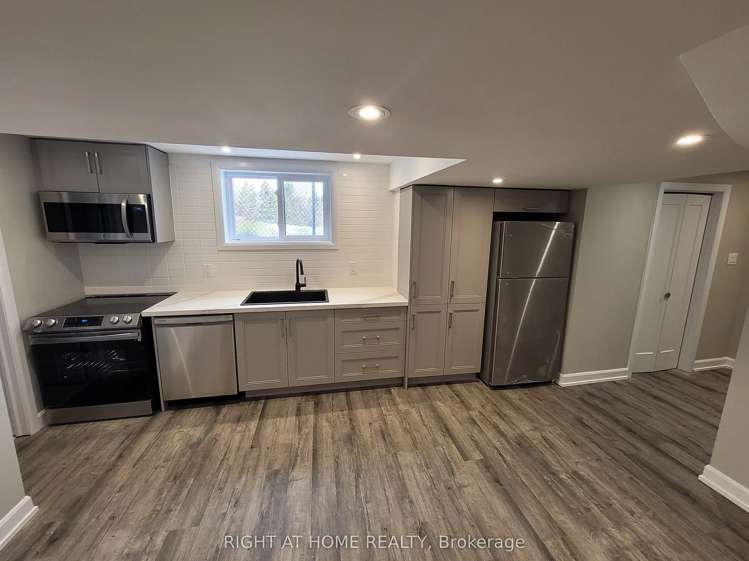 2 bed, $1,900 — Photo 1