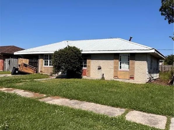 2404 Kenneth Dr, Violet, LA 70092