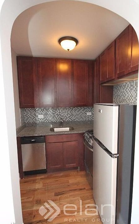 1st image of 550 W Arlington Pl APT 207