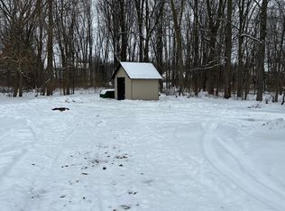 727 Red Oaks Dr, Howell, MI 48843