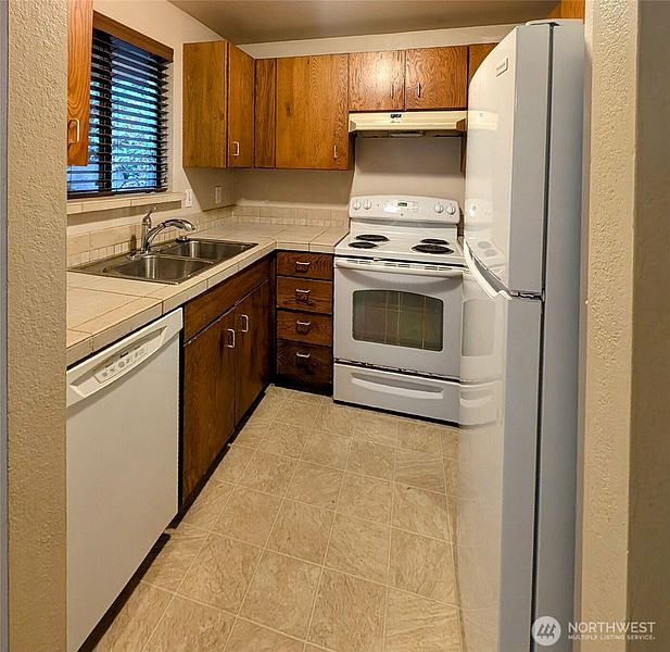 5th image of 1627 NE 199th Place
