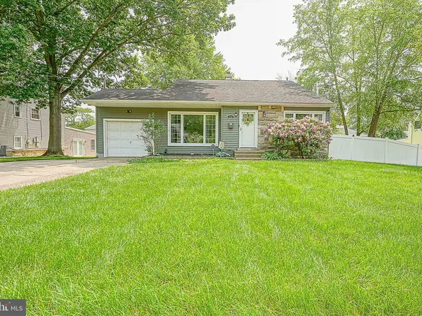 318 Cranford Rd, Cherry Hill, NJ 08003