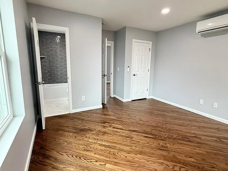 19 Lee Ave #2 — Photo 10