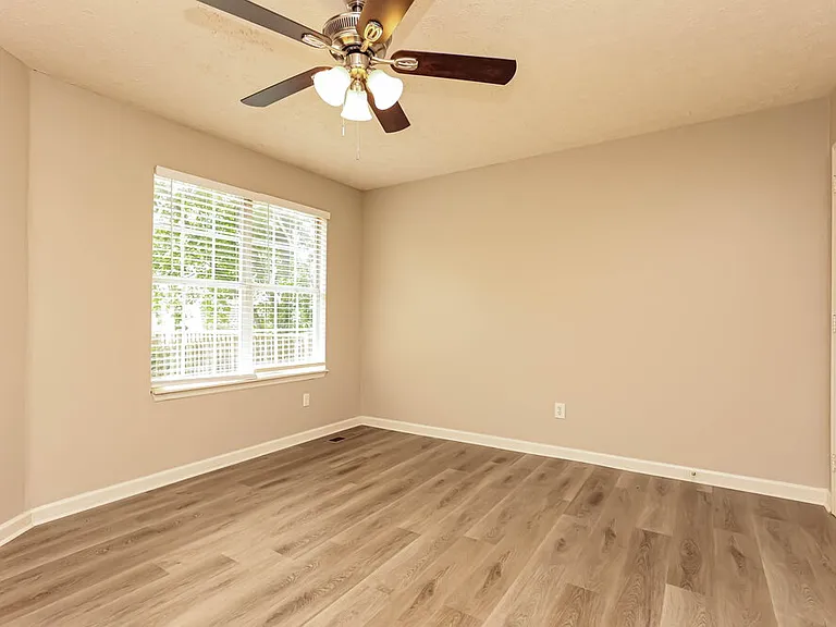 1610 Cedar Tree Ln — Photo 9