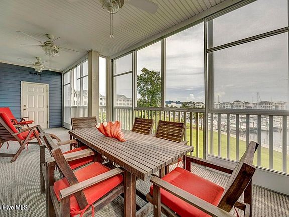 5th image of 2555 Saint James Dr Unit 104
