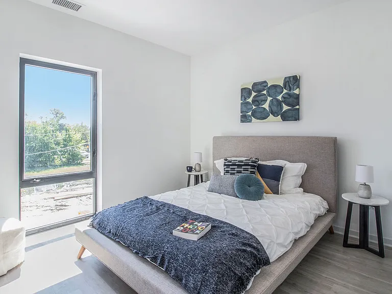 7410 Kercheval St #305 — Photo 15