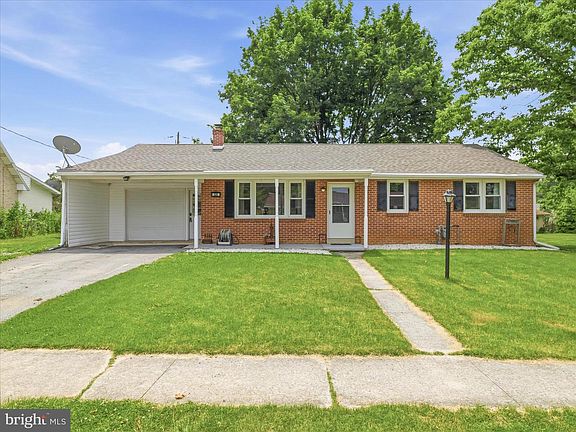 2nd image of 826 Crescent Dr