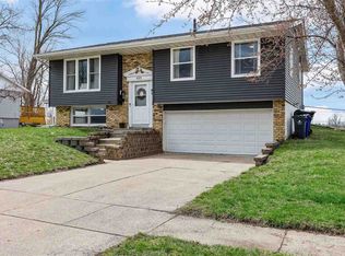 4331 Twin Pine Dr NE, Cedar Rapids, IA 52402